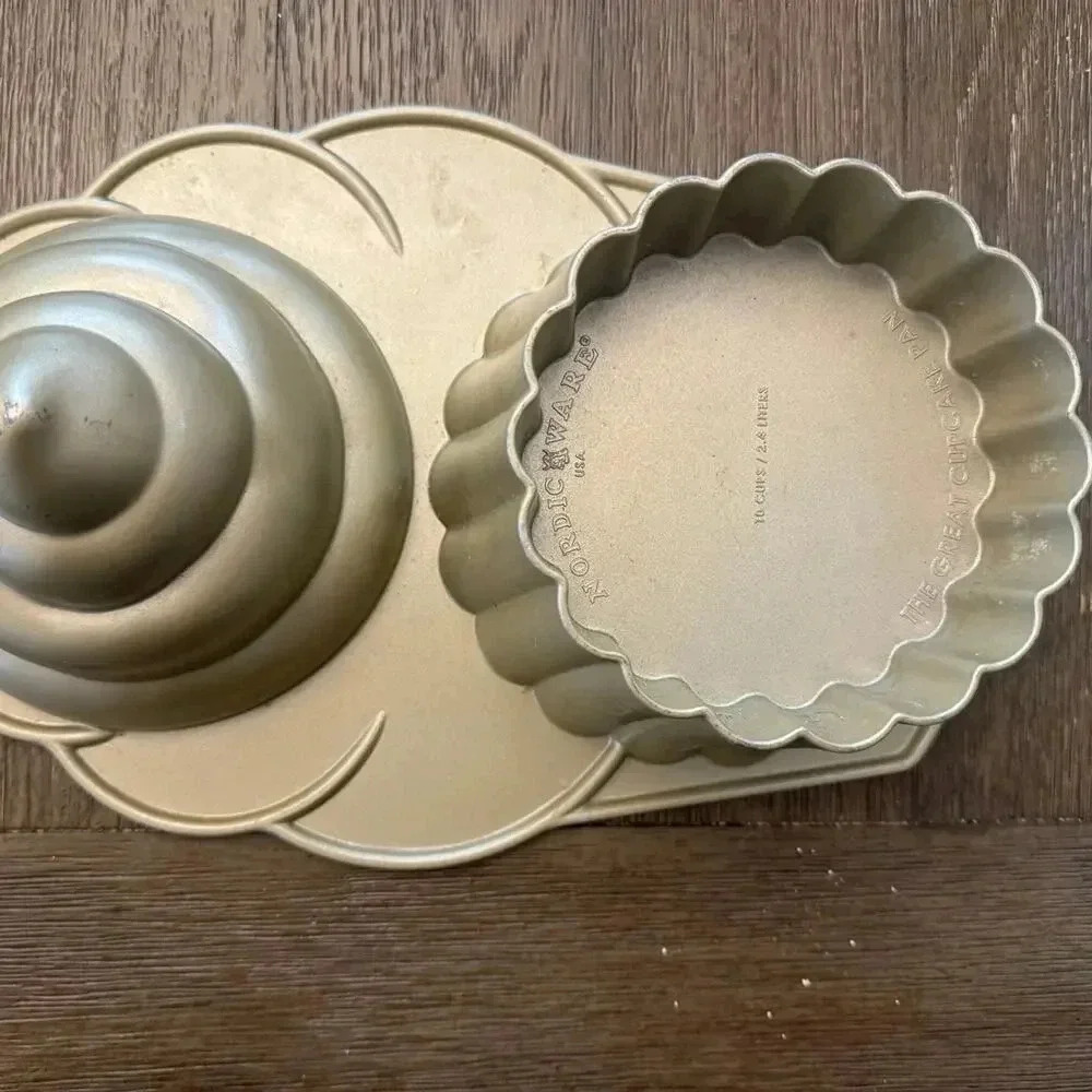 Nordicware Giant Cupcake Pan Gold